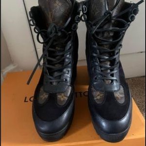 Lv desert boots size 11 women I wear a 10 and I went up a size happy I did